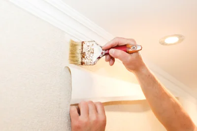 Pose de papier peint à Puyloubier — revêtements muraux et toiles de verre